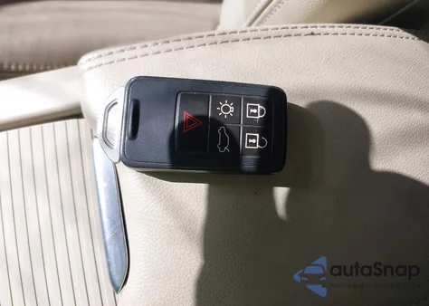 2015 Volvo Xc60 T6 из США, поврежденный, VIN YV4902RKXF2633865